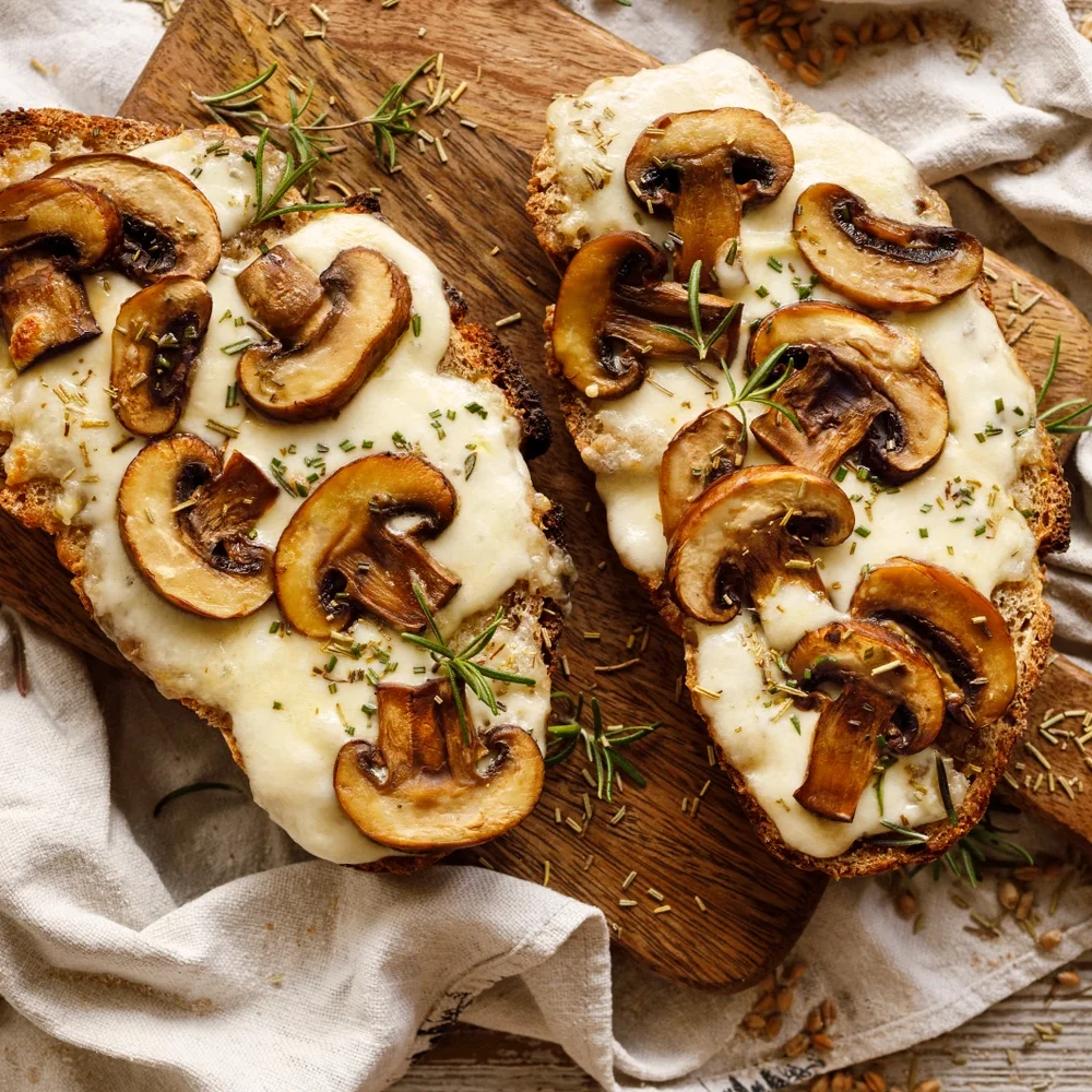 bruschette-formaggio-e-funghi